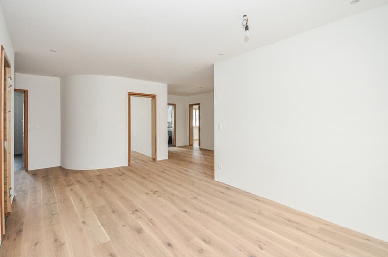 Charmante 4.5-Zimmer-Erstwohnung mit Bergblick im Herzen von Ftan (8)