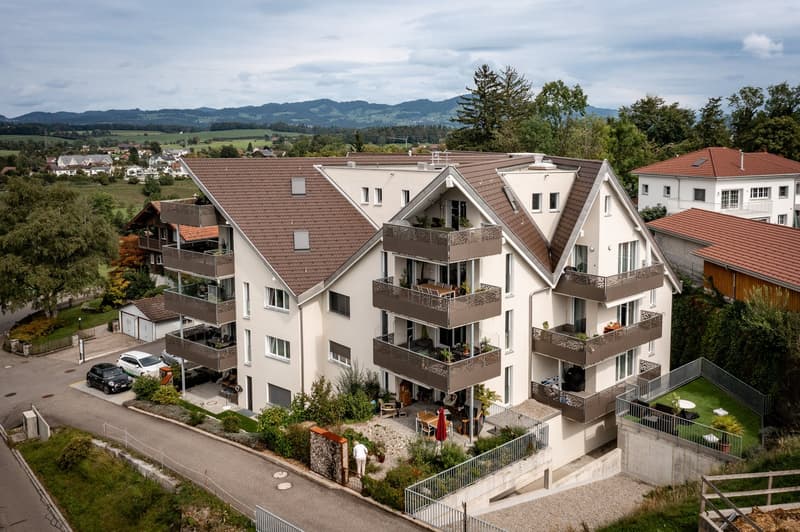 Moderne 2.5-Zimmer-Wohnung im Erdgeschoss in Grüningen – Sofort verfügbar! (2)