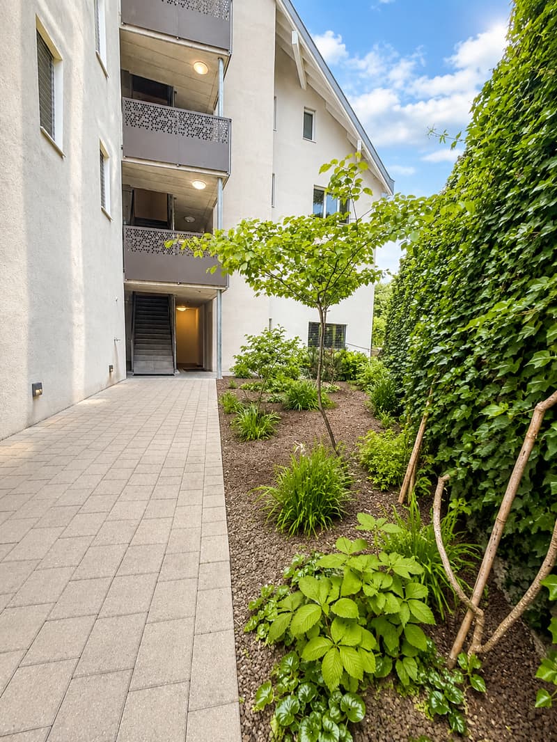 Moderne 2.5-Zimmer-Wohnung im Erdgeschoss in Grüningen – Sofort verfügbar! (3)