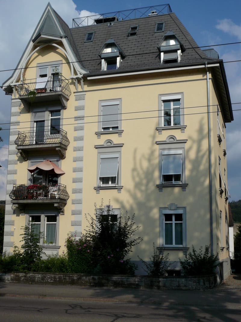 MODERNE 5-Zimmer-Wohnung (2.OG) mit Charme und Dachwohnung (1)