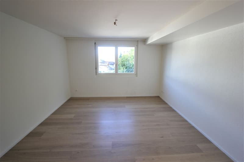 Befristete 2.5-Zimmer-Erdgeschosswohnung in Bäch SZ (4)