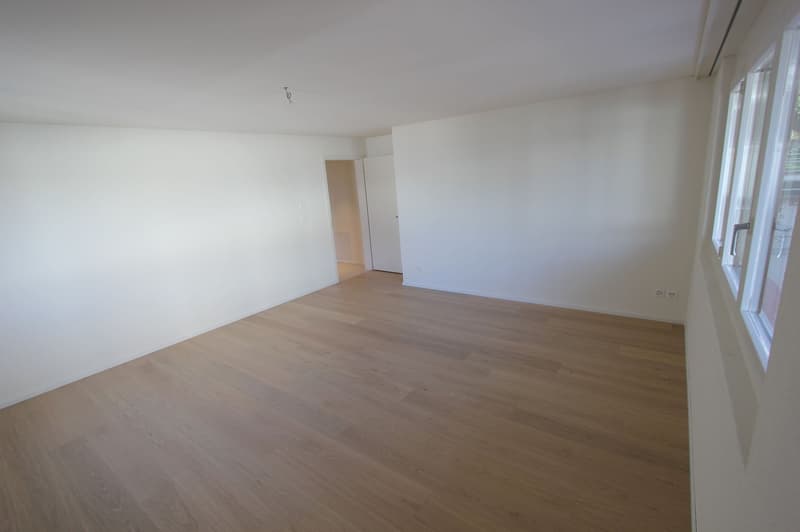 Befristete 2.5-Zimmer-Erdgeschosswohnung in Bäch SZ (5)