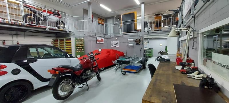 Gewerbehalle mit Galerie