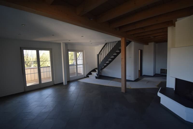 Neu Renovierte 4,5 Zimmer Maisonette-Wohnung im 2. OG mit Lift (Eigentumsstandard) (2)