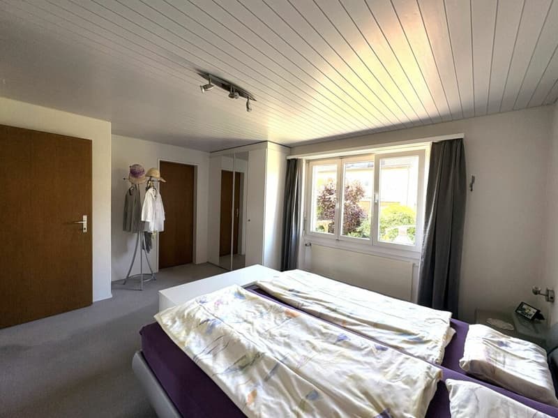 Schlafzimmer mit Zugang zum Bad