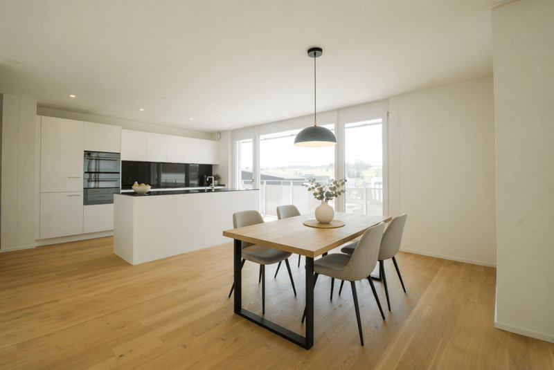 Edle und moderne 3.5-Zimmer-Wohnung mit Südbalkon (2)