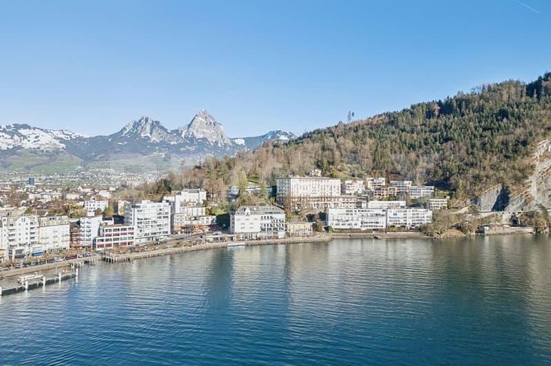 Stillvolle, möblierte 2.5-Zimmer-Maisonnette-Miet-Wohnung direkt an der Seepromenade, Brunnen SZ (9)