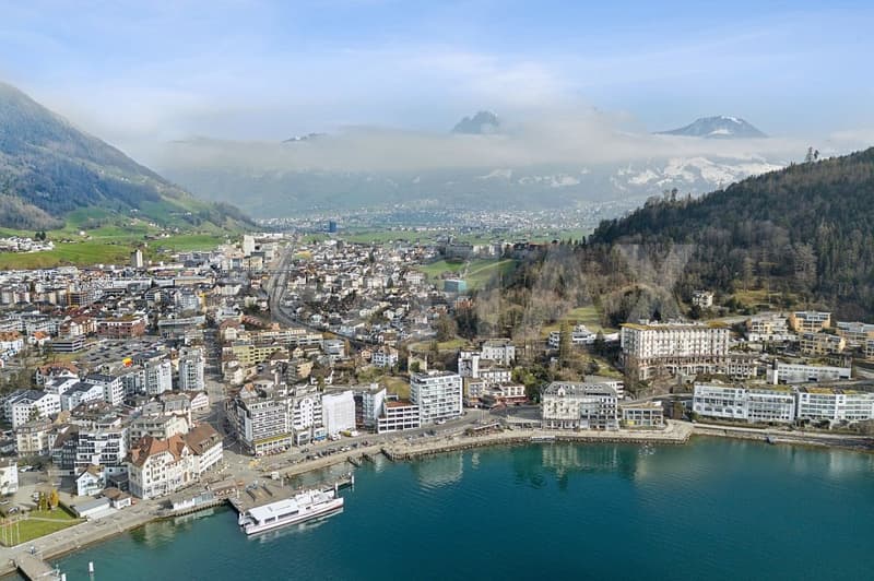 Stillvolle, möblierte 2.5-Zimmer-Maisonnette-Miet-Wohnung direkt an der Seepromenade, Brunnen SZ (11)