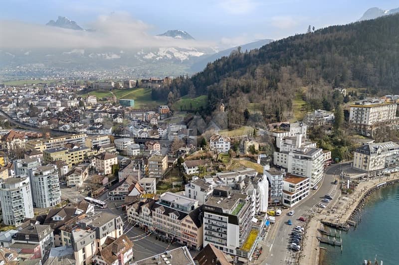 Stillvolle, möblierte 2.5-Zimmer-Maisonnette-Miet-Wohnung direkt an der Seepromenade, Brunnen SZ (10)