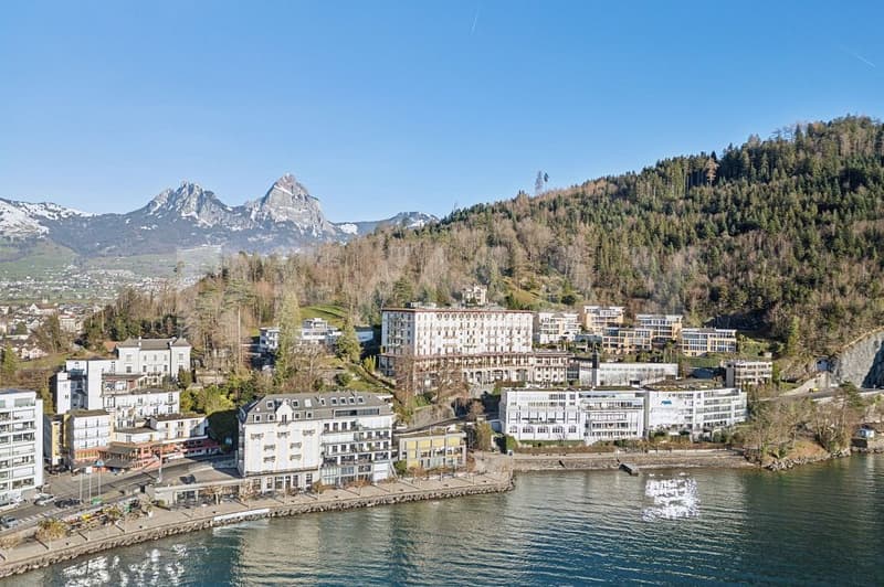 Stillvolle, möblierte 2.5-Zimmer-Maisonnette-Miet-Wohnung direkt an der Seepromenade, Brunnen SZ (8)