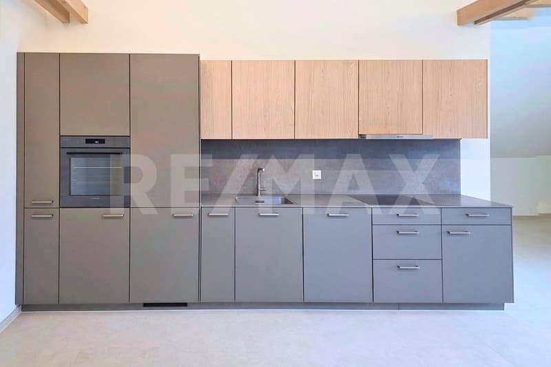 Loft- Dachgeschoss-Wohnung an zentrale Lage in Altdorf UR, Erstvermietung (6)