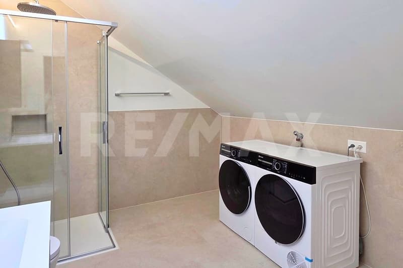 Loft- Dachgeschoss-Wohnung an zentrale Lage in Altdorf UR, Erstvermietung (13)
