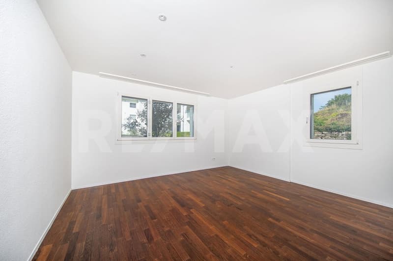 Elegante, helle 3.5-Zi.-Wohnung mit grosser Terrasse und Bergpanoramasicht, 6353 Weggis LU (2)