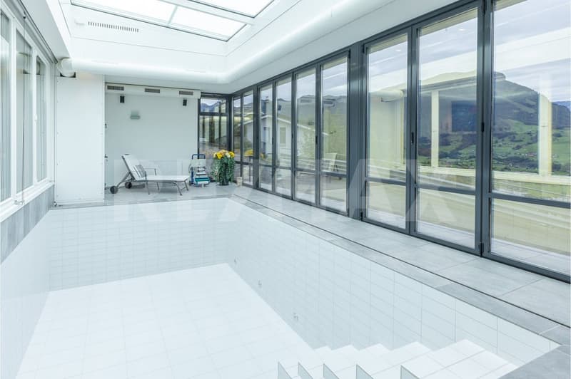 Adlerhorst, 7-Zimmer Villa mit Weitblick, Wintergarden & Indoor-Pool, 220 m² NWF,  Schwyz (SZ) (13)