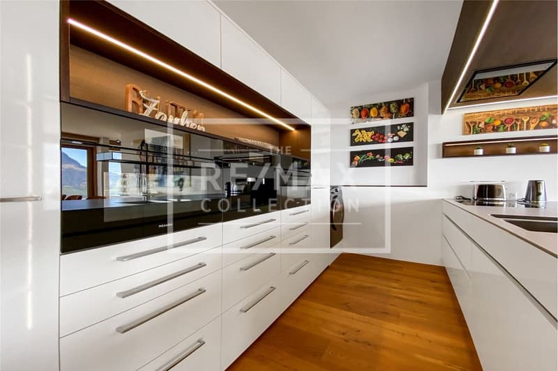 Exklusive und luxuriös möblierte Terrassenwohnung mit fantastischem Aussenbereich und Traumsicht (4)