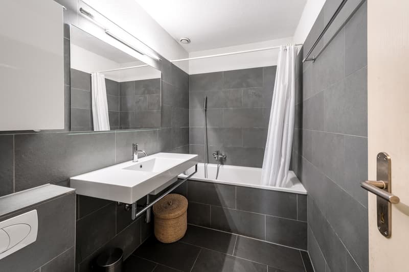 Grosszügige 5½-Zimmer-Terrassenwohnung mit Weitblick, Privatsphäre und Wellness (7)