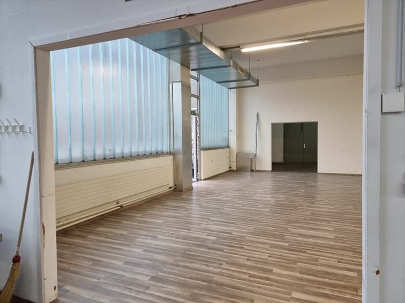 Espace commercial polyvalent au rez-de-chaussée - situé au centre de Lichtensteig (2)