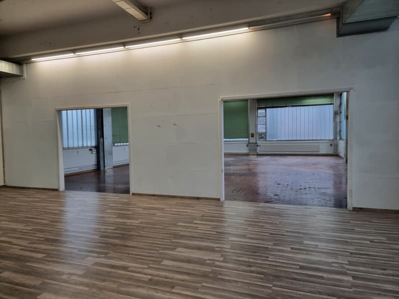 Espace commercial polyvalent au rez-de-chaussée - situé au centre de Lichtensteig (3)