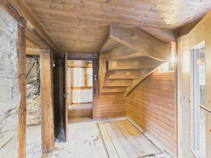 Eingangsbereich / Treppe ins Dachgeschoss