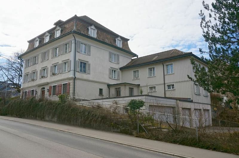 2½-Zimmer- und 1½-Zimmer-Maisonette-Wohnung mit zwei Einzelgaragen und zwei Parkplätzen (2)