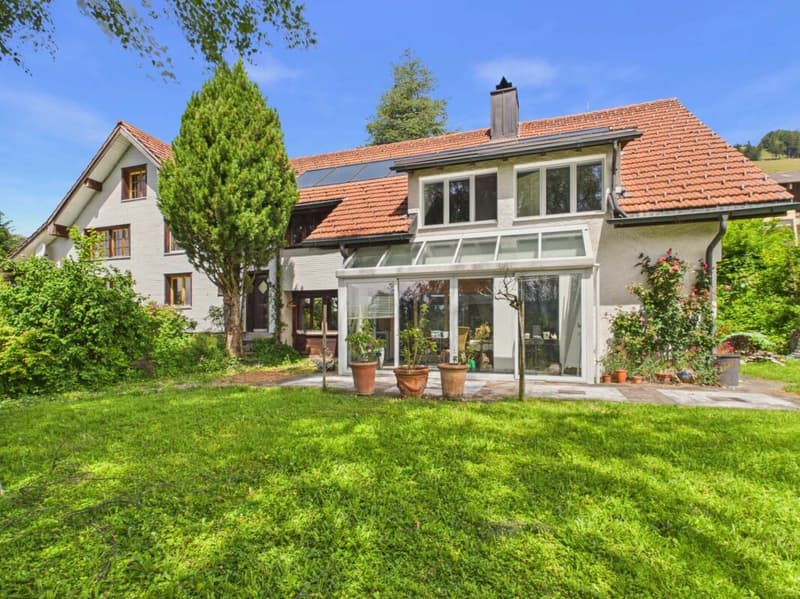 2-Familienhaus mit grosser Gartenanlage und Wiesland (1)