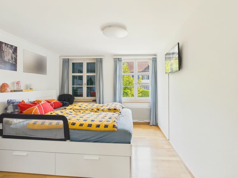 Helle Schlaf-/Arbeitszimmer