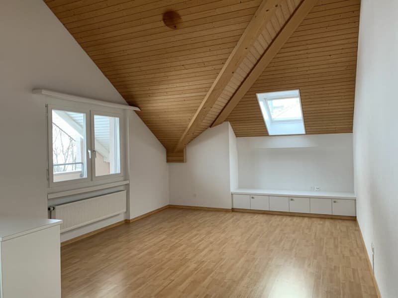 heimelige Dachwohnung mitten in Gähwil (4)