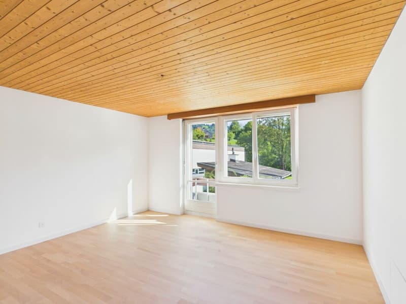 Grosszügige Schlaf-/Arbeitszimmer