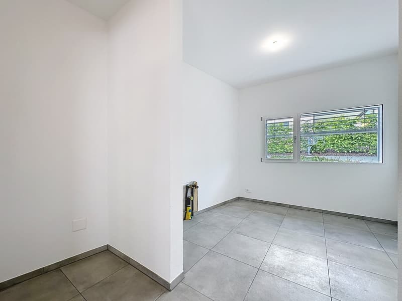 Local artisanal neuf avec atelier et bureau de plus de 90 m² (10)