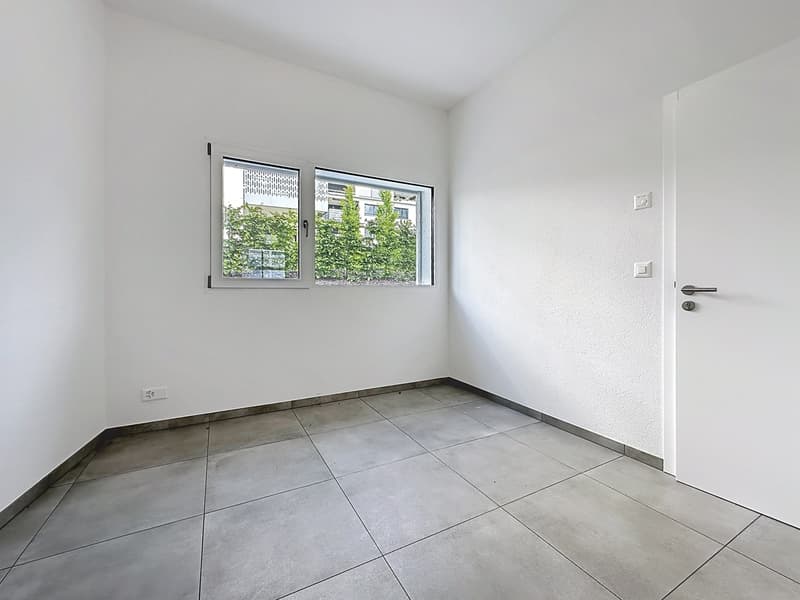 Local artisanal neuf avec atelier et bureau de plus de 90 m² (8)