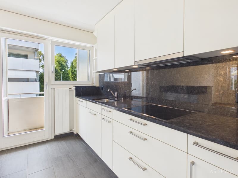 Helle 4.5-Zimmer-Wohnung mit Balkon und Garage in Emmen (2)