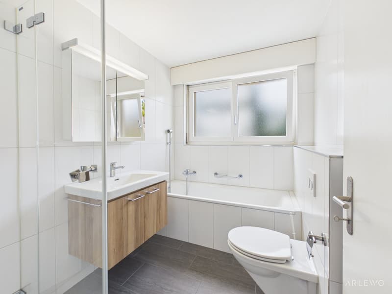 Helle 4.5-Zimmer-Wohnung mit Balkon und Garage in Emmen (9)