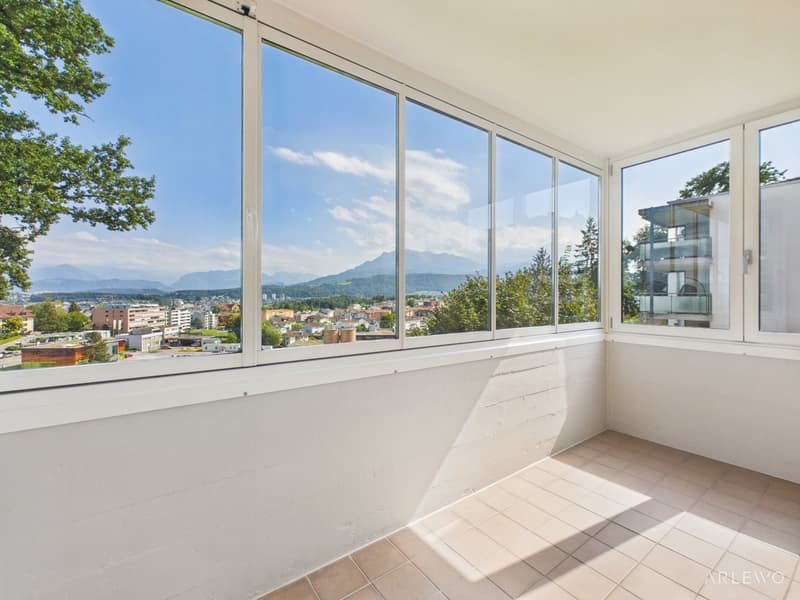 Helle 4.5-Zimmer-Wohnung mit Balkon und Garage in Emmen (3)