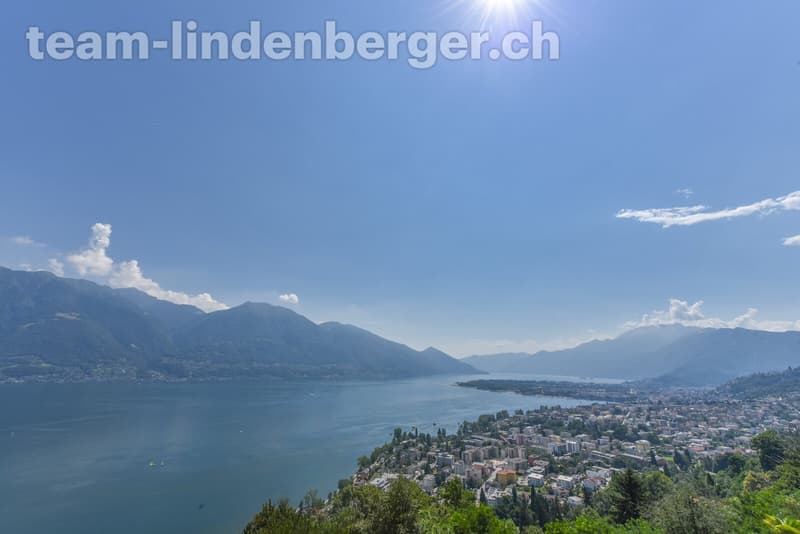 "Esclusivo Terreno Edificabile con Incantevole Vista Lago Maggiore"