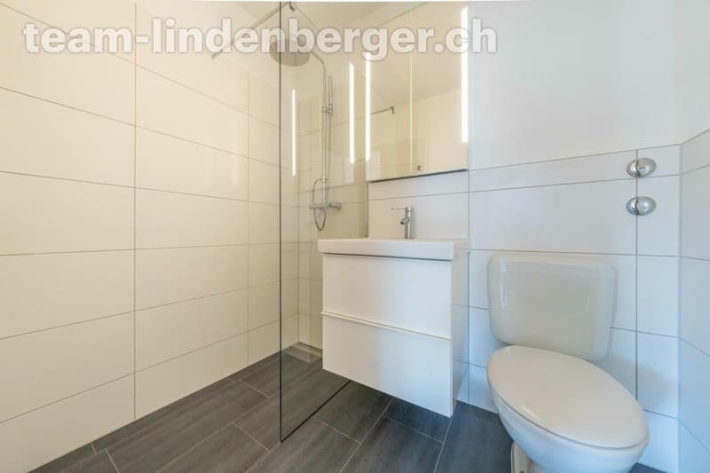 Bad mit begehbarer Dusche