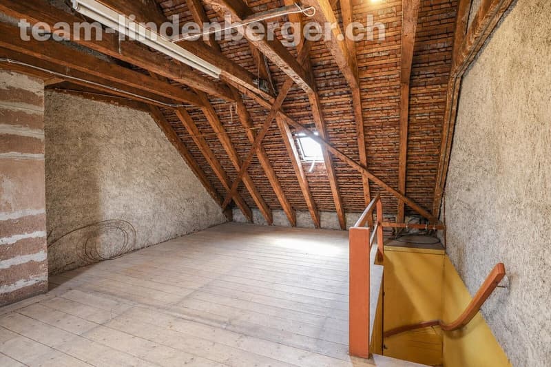 Grosszügiger Estrich mit Ausbaupotential