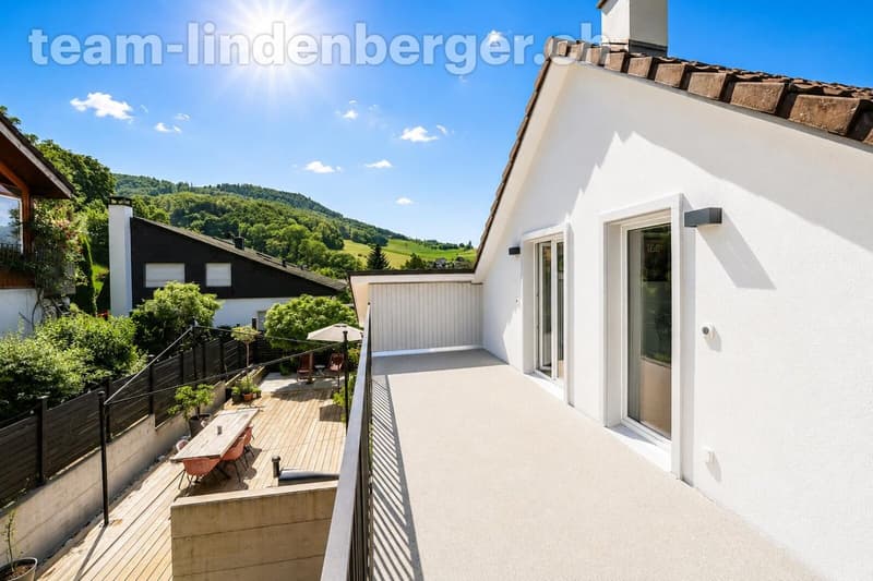 Balkon mit Ausblick auf den Gartenbereich