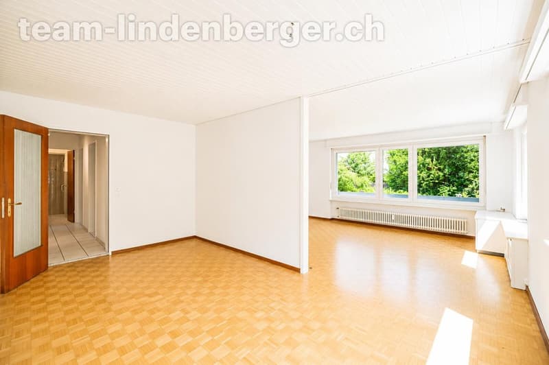 Lichtdurchflutetes Wohnzimmer