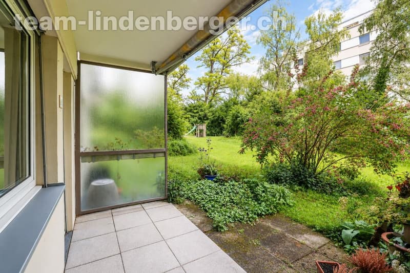 Gemütlicher Sitzplatz im Grünen
