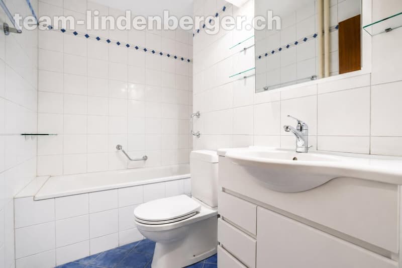 Badezimmer mit Badewanne