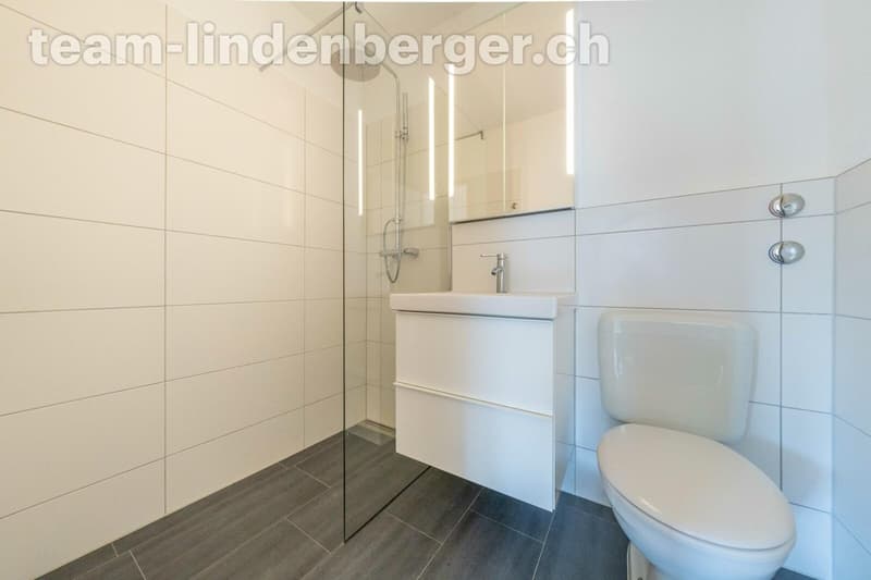 Bad mit begehbarer Dusche