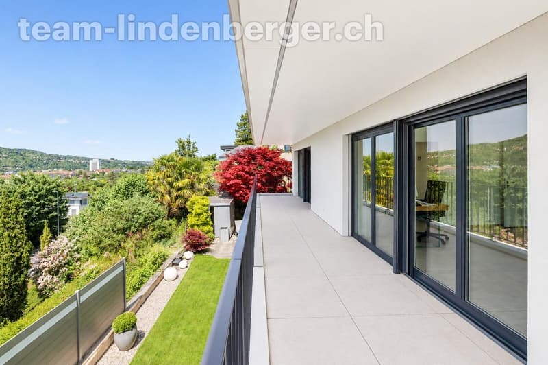 Gedeckter Balkon im Obergeschoss
