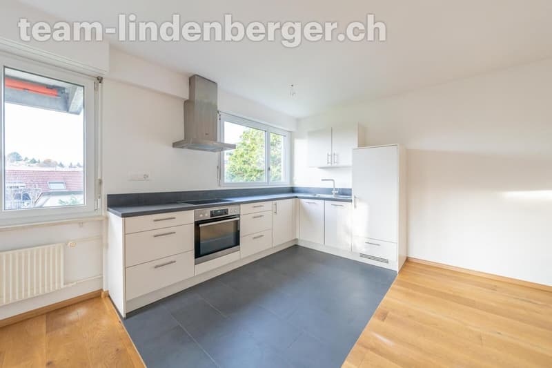 Moderne, helle Küche