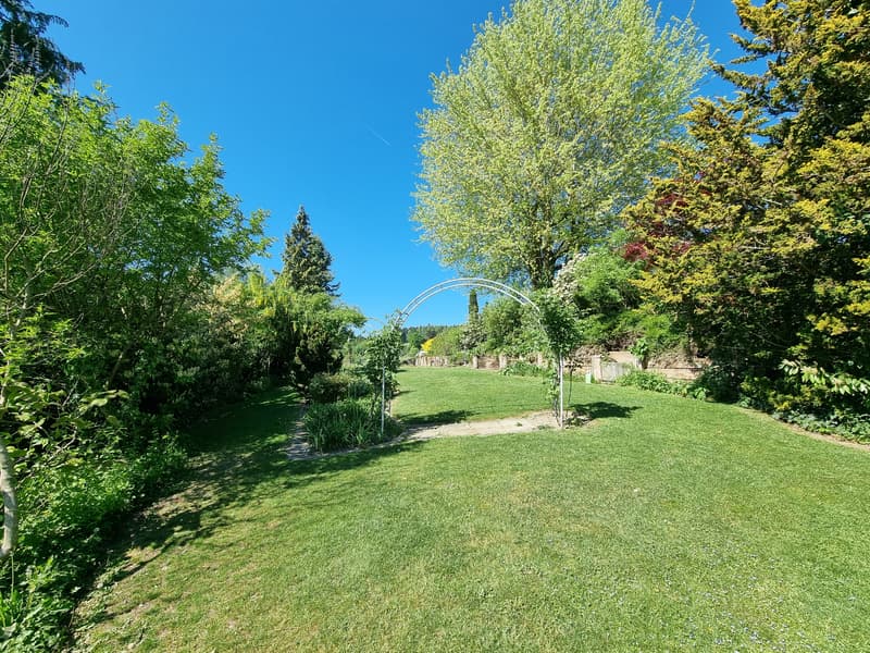 Garten im unteren Bereich des Anwesens