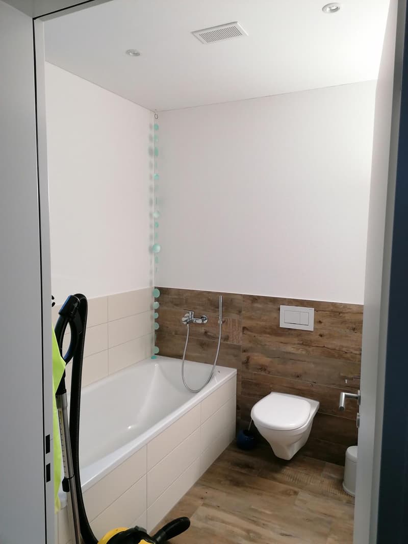 Bad mit Badewanne