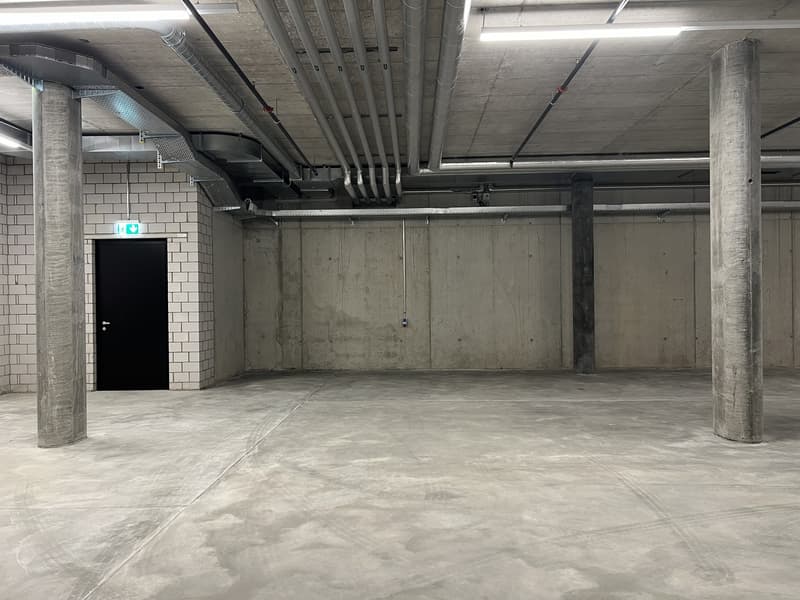 Place de parking pour camping-cars - Neuve et sécurisée! (4)