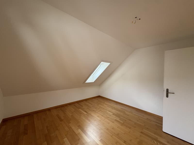 Helle 5.5-Zimmerwohnung im DG mit grosszügigem Grundriss in Hausen am Albis (9)