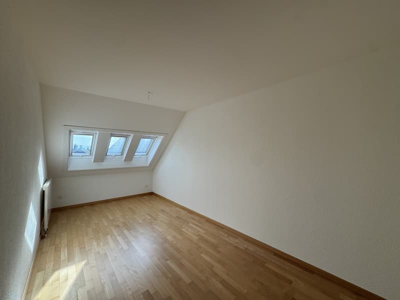 Helle 5.5-Zimmerwohnung im DG mit grosszügigem Grundriss in Hausen am Albis (4)
