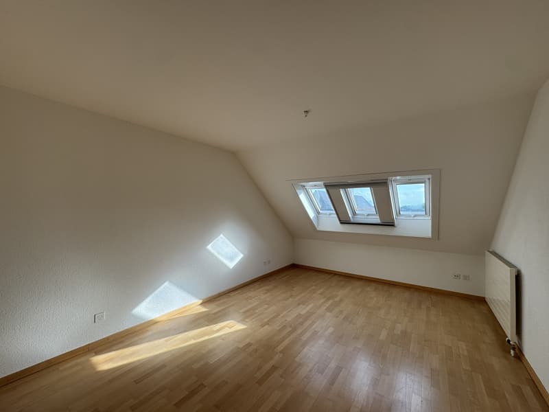 Helle 5.5-Zimmerwohnung im DG mit grosszügigem Grundriss in Hausen am Albis (5)