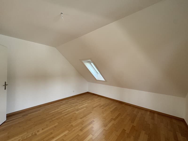 Helle 5.5-Zimmerwohnung im DG mit grosszügigem Grundriss in Hausen am Albis (8)